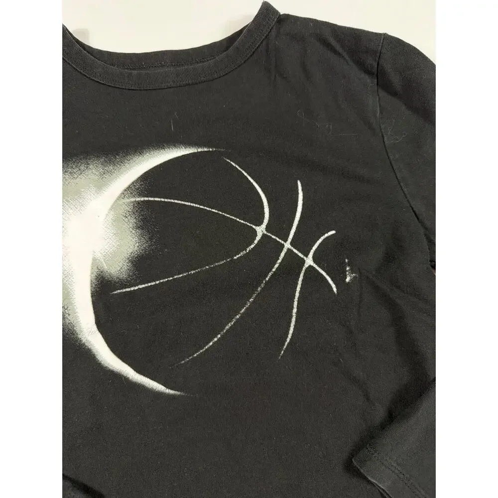 Gap Kids Boys’ Eclipse Basketball Graphic Long Sleeve T-Shirt Black 8-9 medium